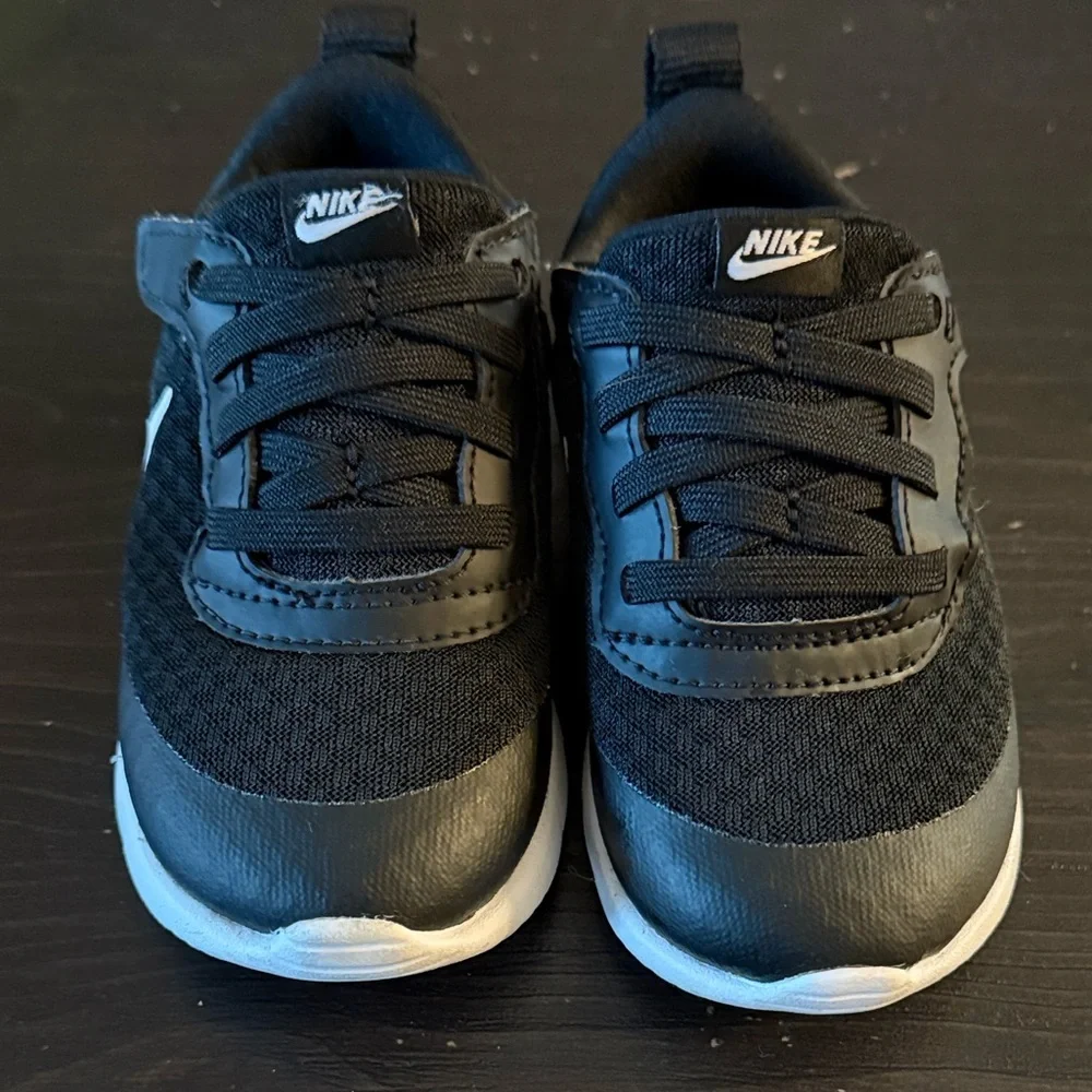 Nike Kids Black and White Sneakers - Picture 2 of 4